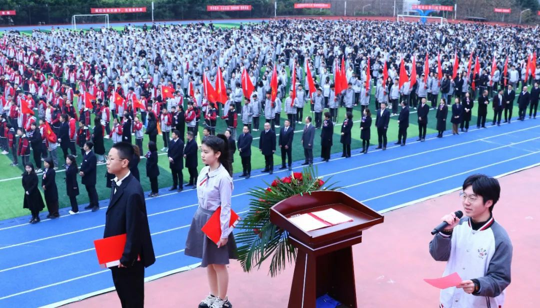 双龙腾跃开“新”篇 龙的传人誓“飞”天